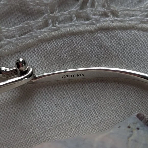 JAMES AVERY STERLING SILVER 925 HAMMERED HOOK ON BRACELET - Large - Picture 4 of 5